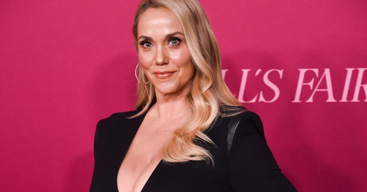 Elizabeth Berkley Locked out of acting after Showgirls Elizabeth Berkley Locked out of acting after Showgirls